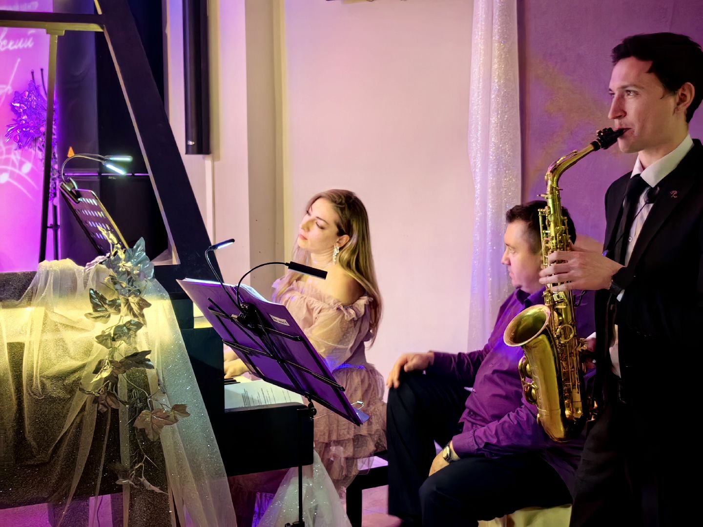 премьера спектакля, театр, актер, живая музыка, вертикалки