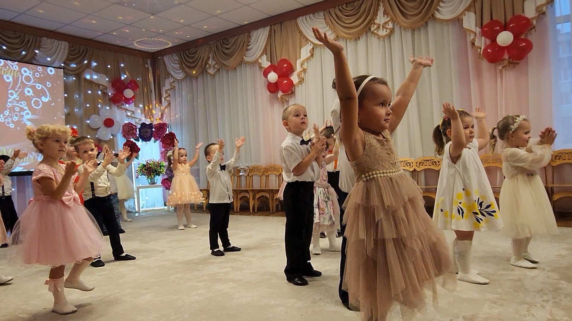 Бронницы, День мамы, Утренник в детском саду, Многодетная мама, Вертикалка, Вертикальное видео,