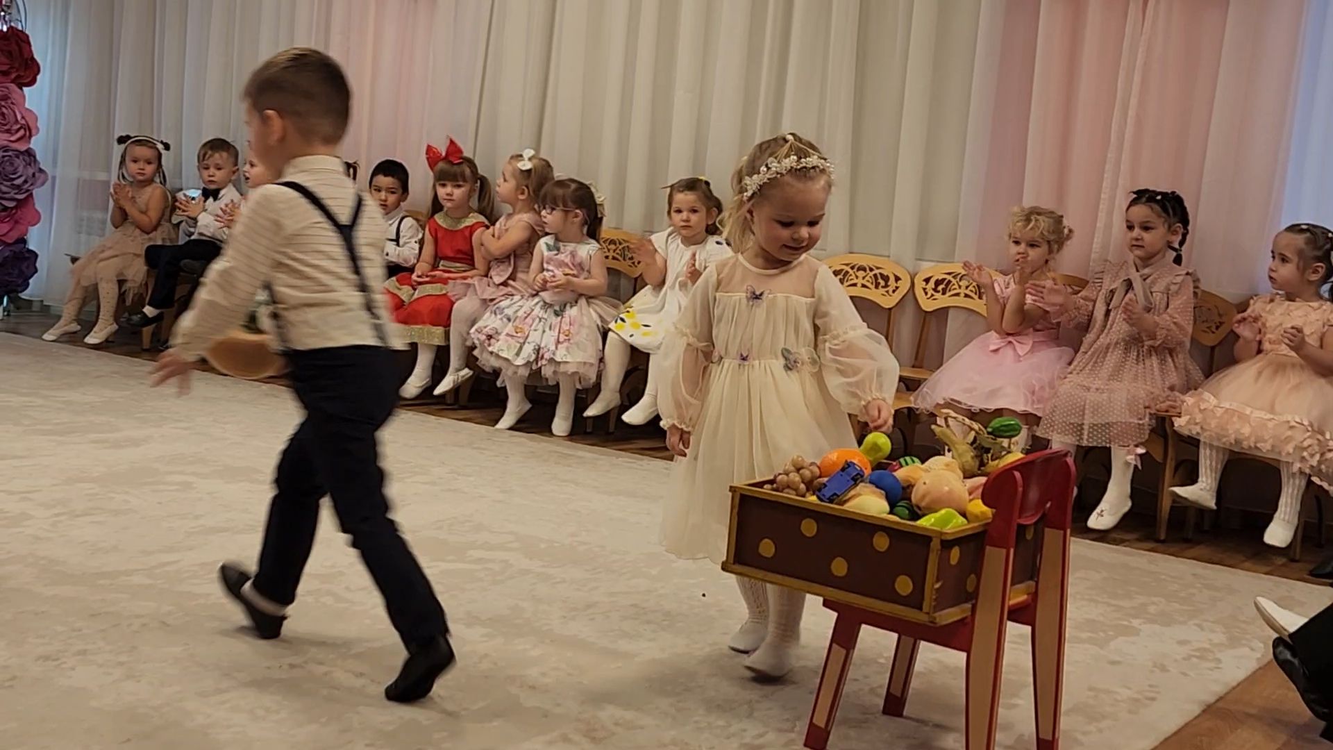 Бронницы, День мамы, Утренник в детском саду, Многодетная мама, Вертикалка, Вертикальное видео,