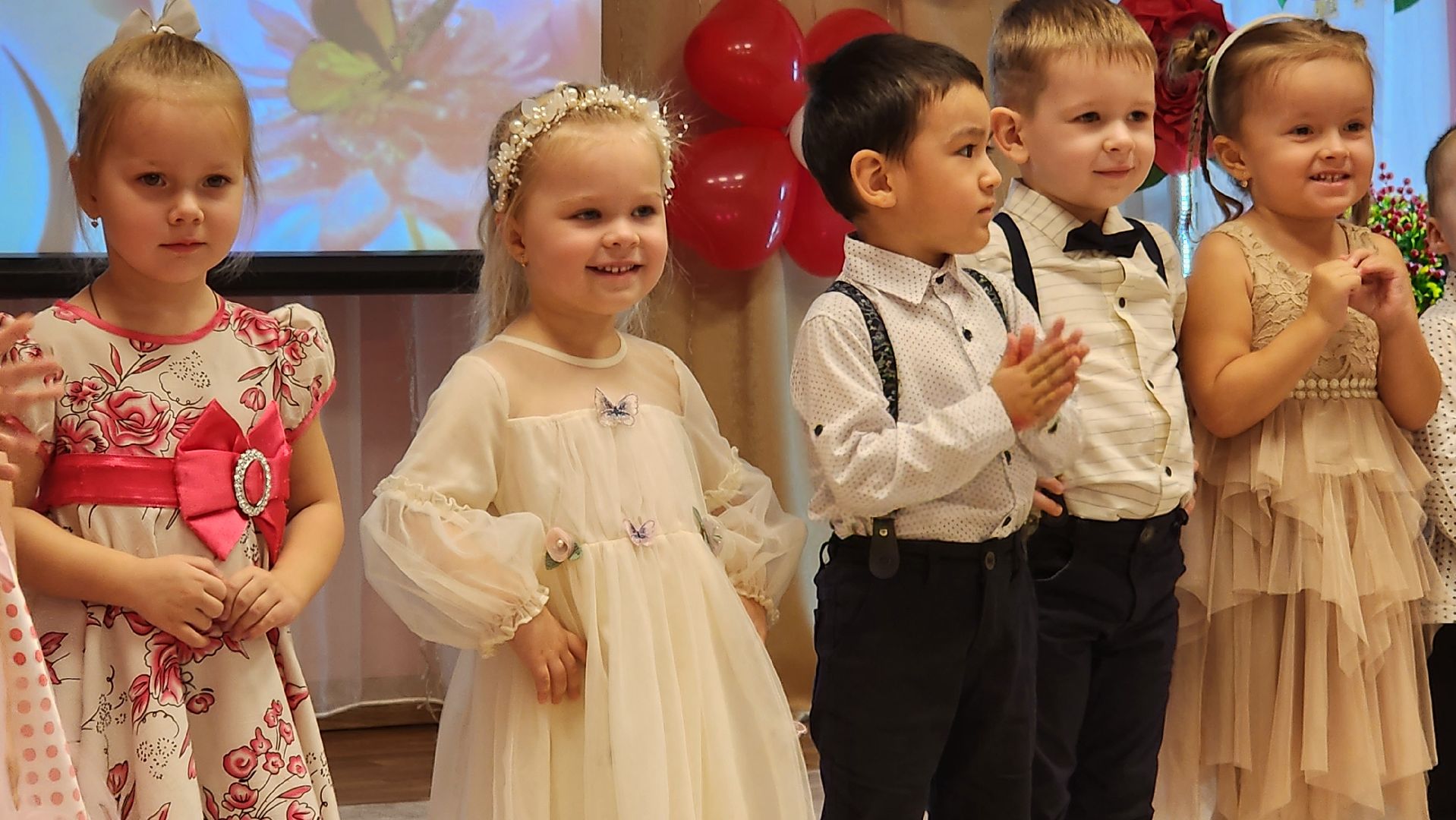 Бронницы, День мамы, Утренник в детском саду, Многодетная мама, Вертикалка, Вертикальное видео,