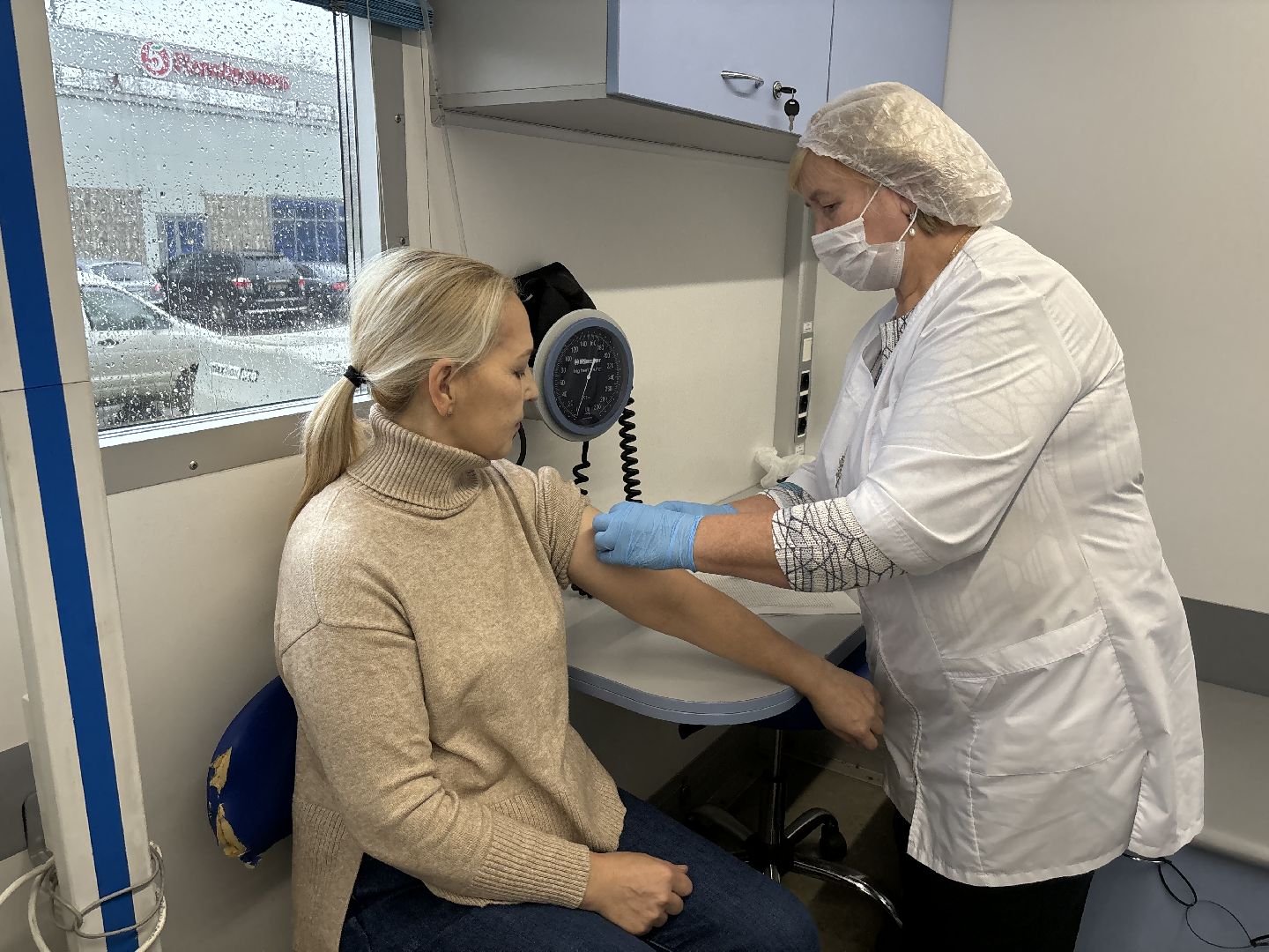 вакцинация, грипп, мобильный пункт вакцинации, Балашиха, Заря