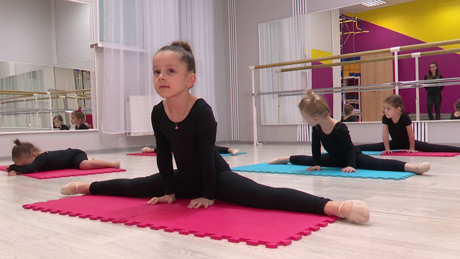 Реутов, вертикалки, День матери, студия ласточка, танцы, рисование, Мария Сарайкина,