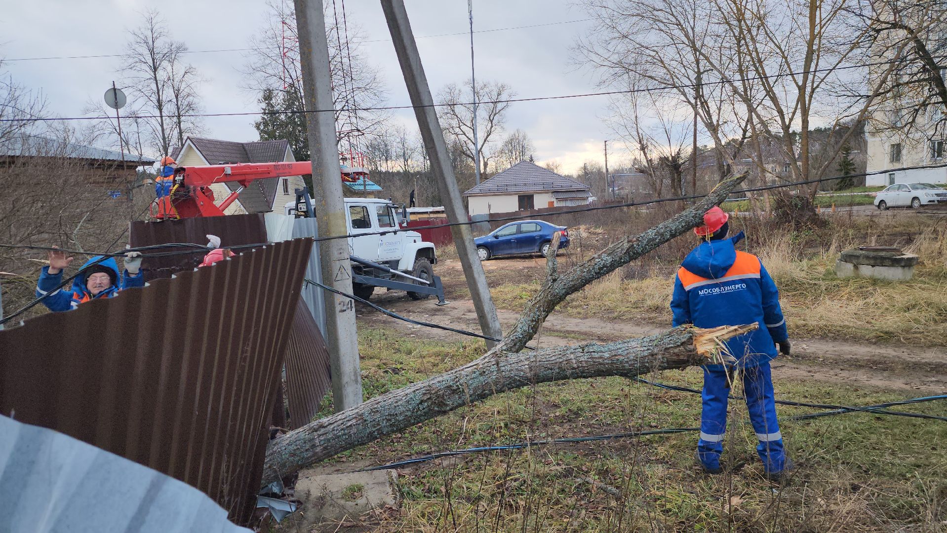 серпухов, местечко данки, ураган, мособлэнерго, обрыв линии электропередач, вертикалки,