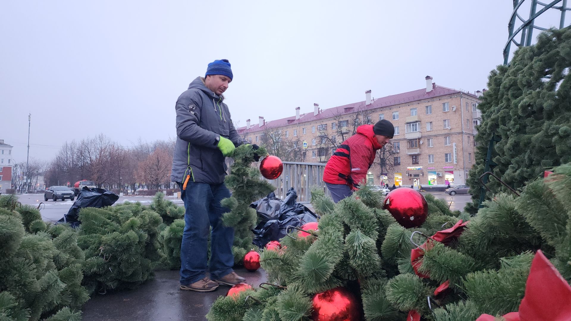 ёлка, новогодняя елка, электросталь, зимний сезон, праздник, новогоднее оформление, новогоднее настроение, новогоднее украшение, мбу, мбу благоустройство, вертикалка, вертикальное видео,