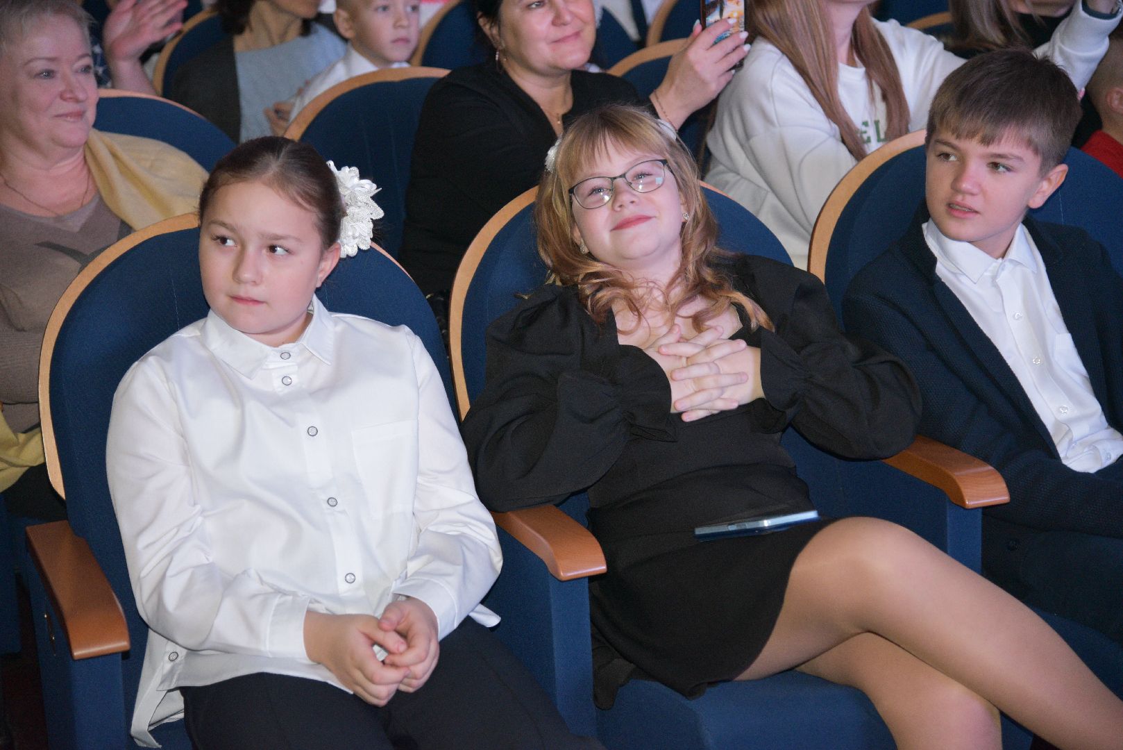 лотошино, лотошинский цдк, день матери, концерт, праздник,