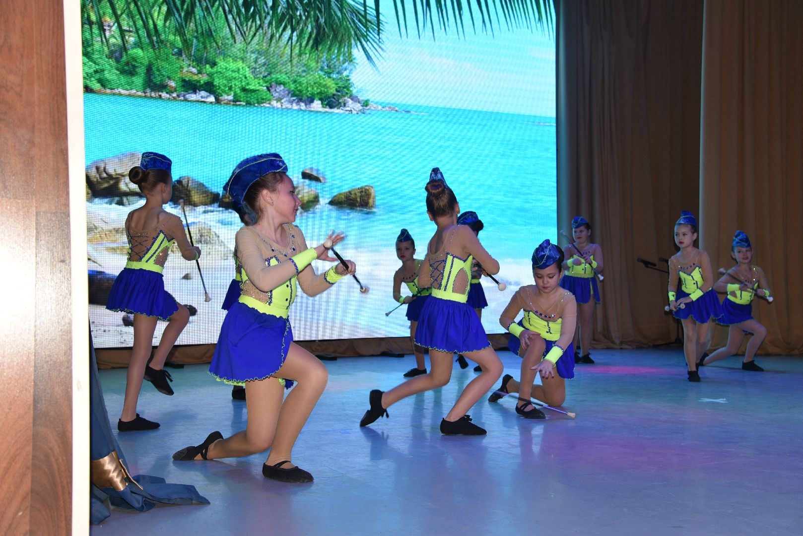 лотошино, лотошинский цдк, день матери, концерт, праздник,