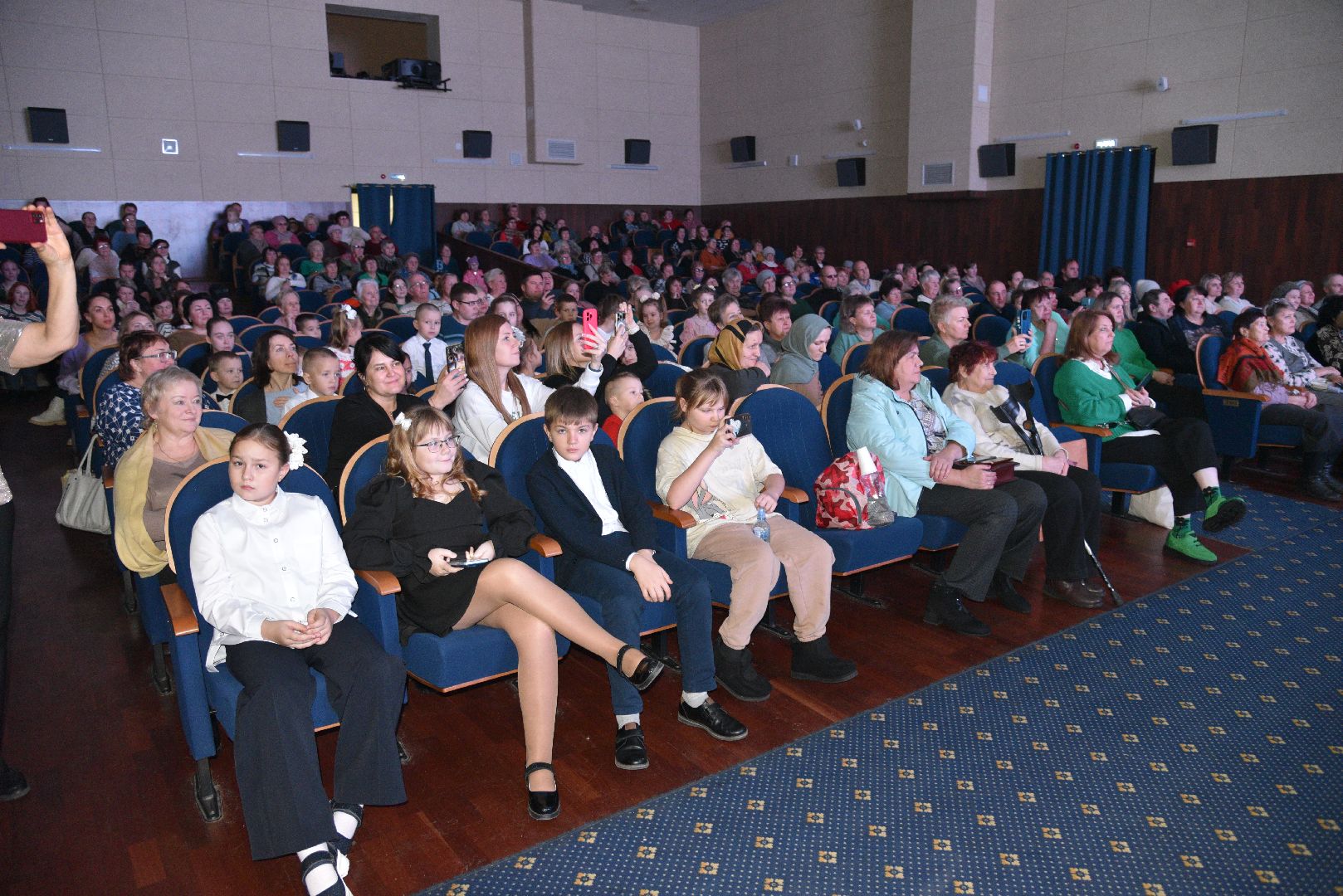 лотошино, лотошинский цдк, день матери, концерт, праздник,