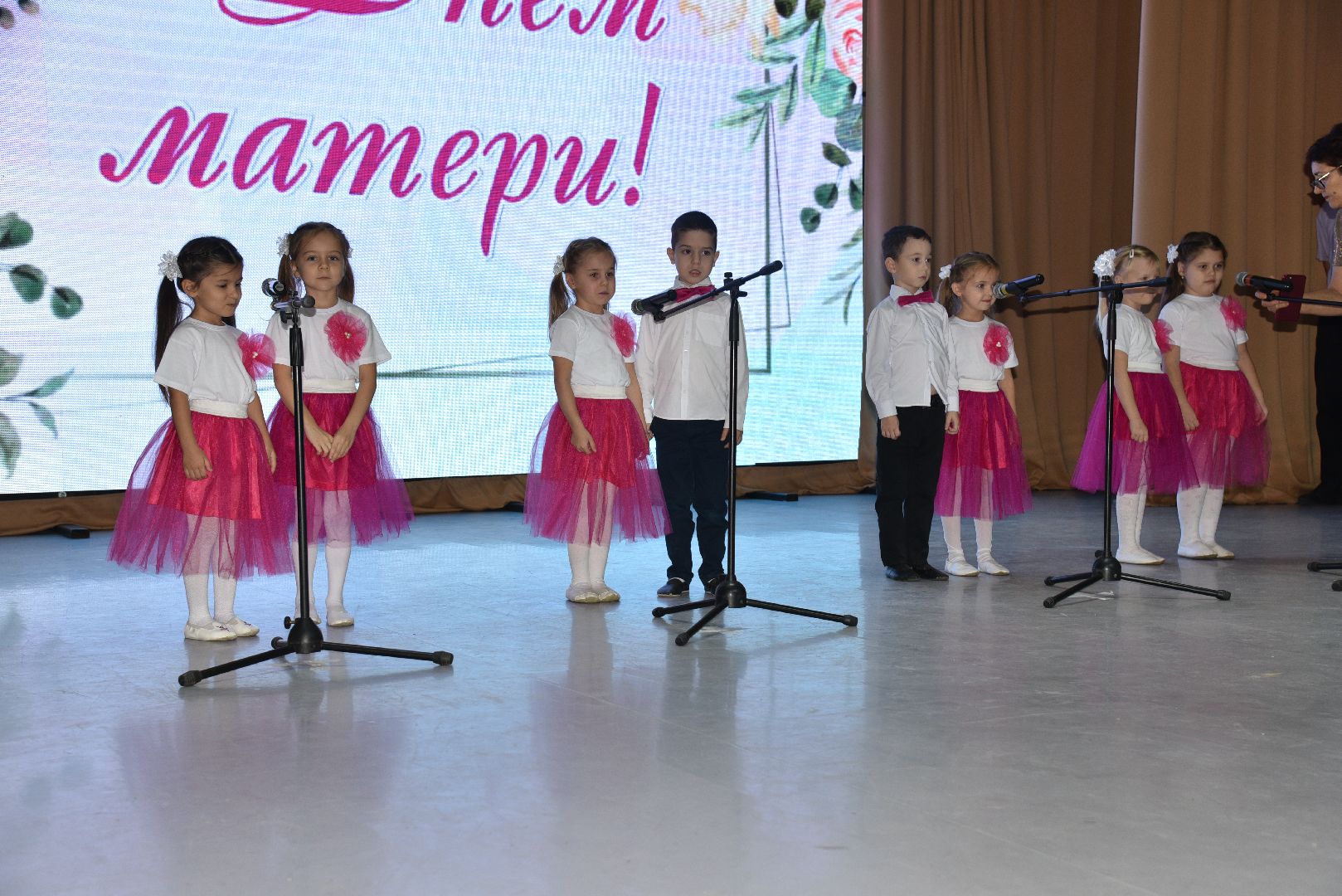 лотошино, лотошинский цдк, день матери, концерт, праздник,