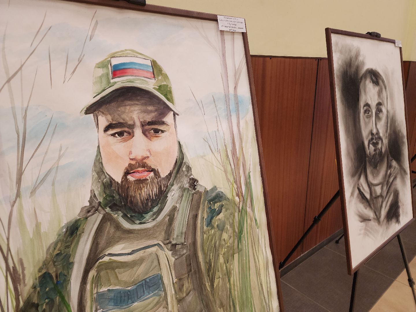 вертикалки, комитет семей воинов отечества, орехово-зуево,Выставка портретов участников сво,