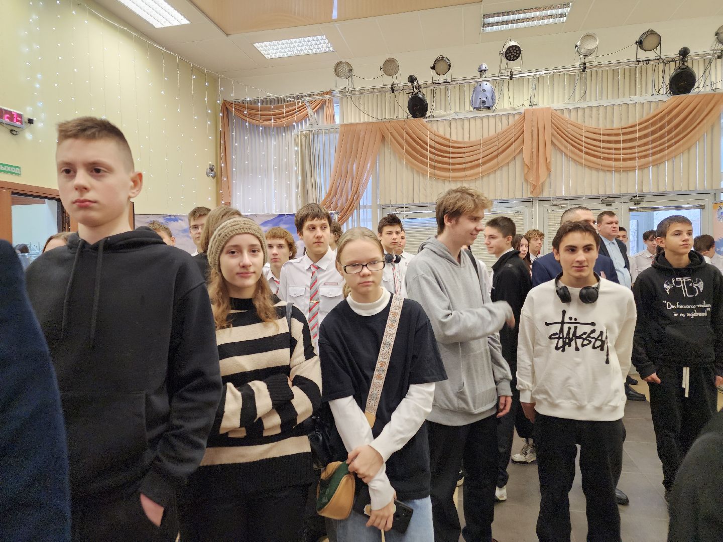 вертикалки, комитет семей воинов отечества, орехово-зуево,Выставка портретов участников сво,