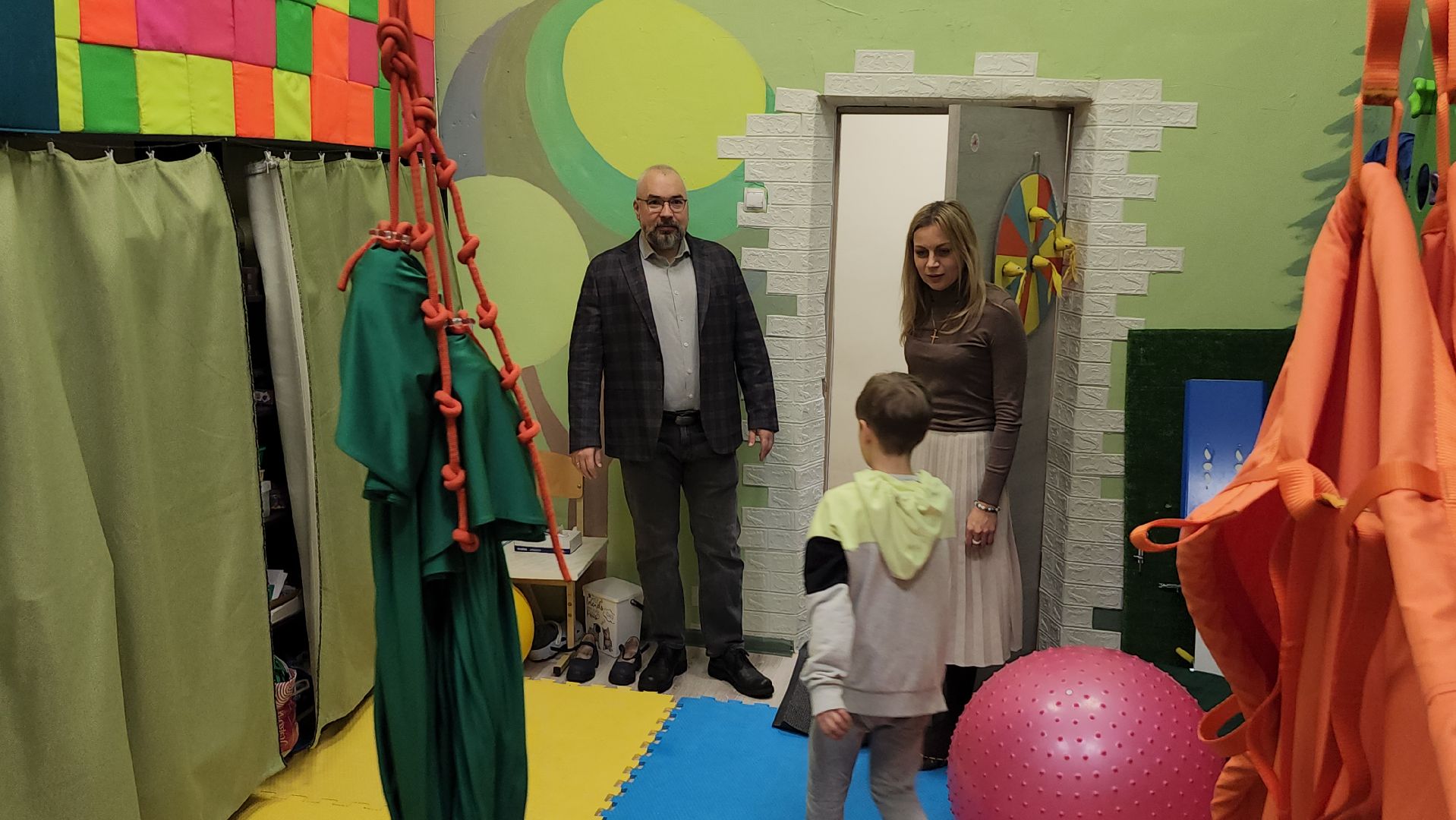 серпухов, центр прозрение, дети с овз, день матери, поздравление депутата,