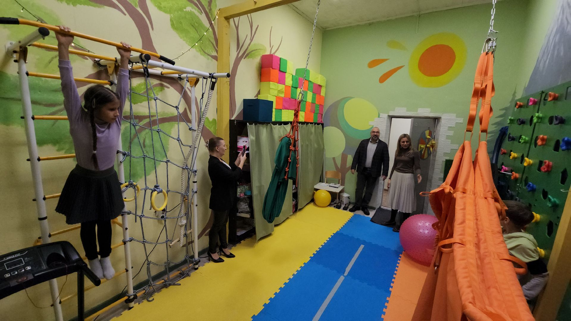 серпухов, центр прозрение, дети с овз, день матери, поздравление депутата,