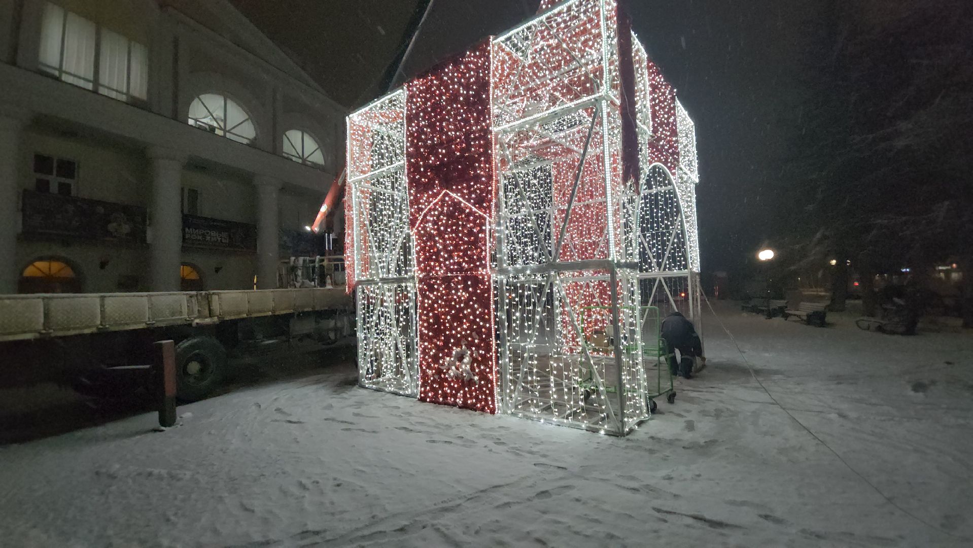 долгопрудный, площадь собина, новый год, инсталляции, елки, ледяной городок, вертикалки,
