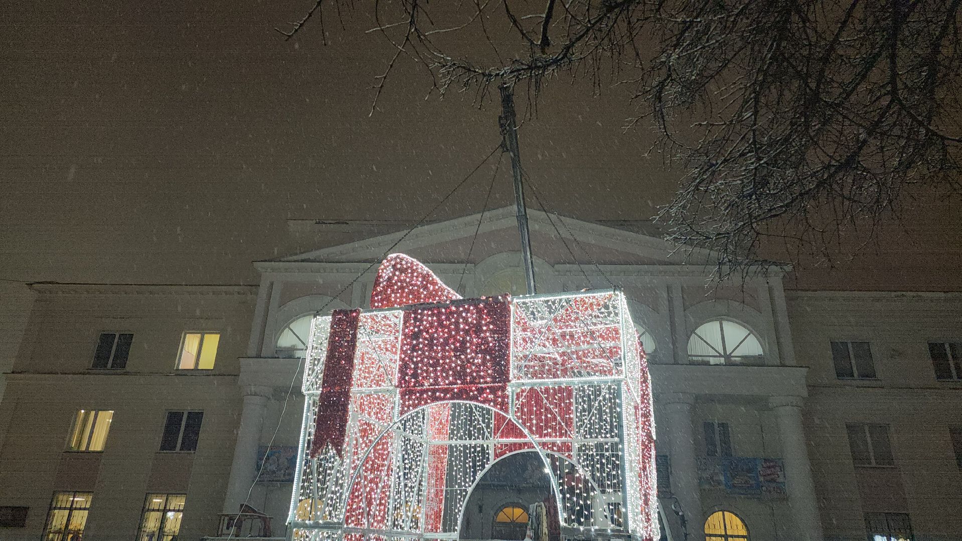 долгопрудный, площадь собина, новый год, инсталляции, елки, ледяной городок, вертикалки,