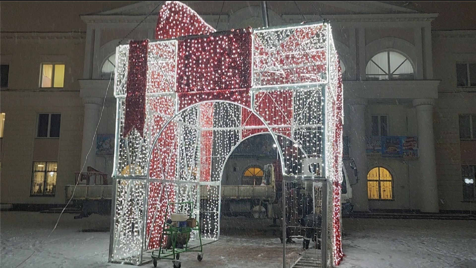 долгопрудный, площадь собина, новый год, инсталляции, елки, ледяной городок, вертикалки,