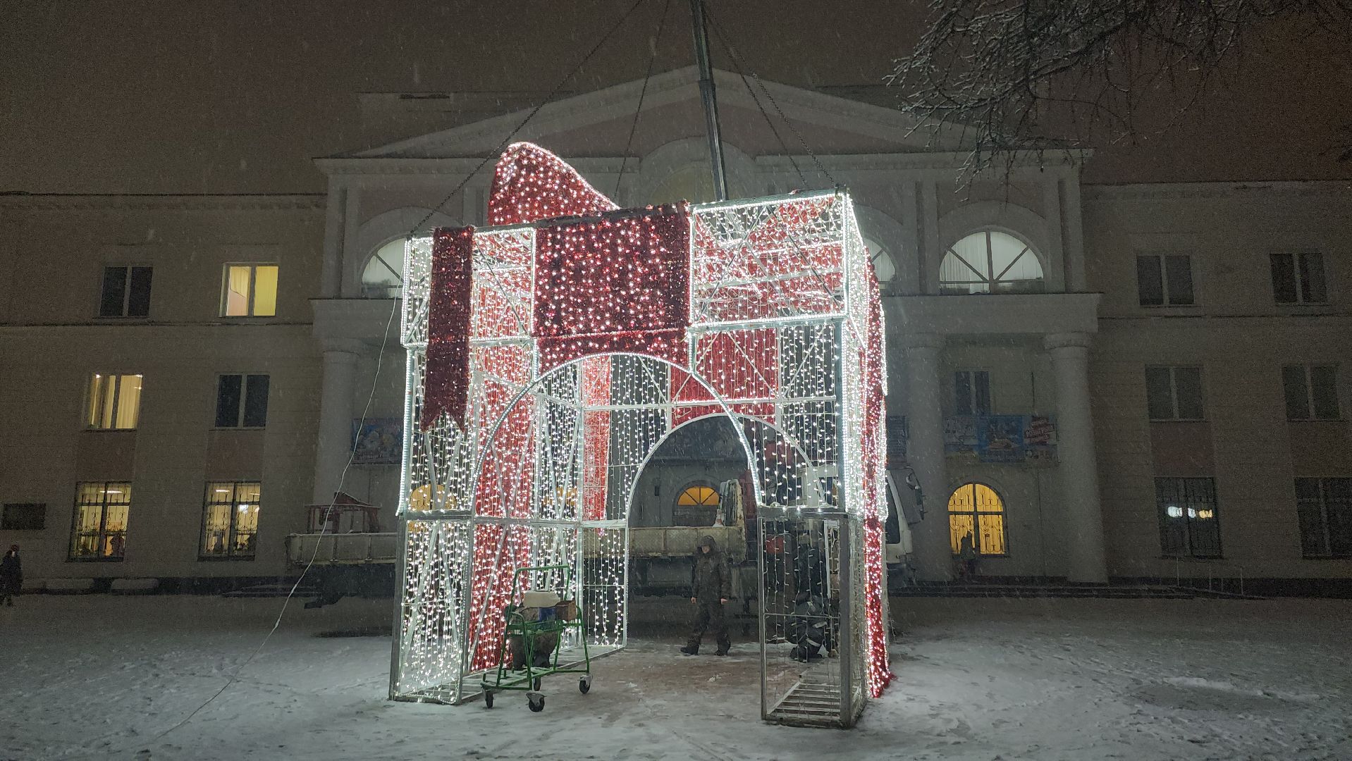 долгопрудный, площадь собина, новый год, инсталляции, елки, ледяной городок, вертикалки,