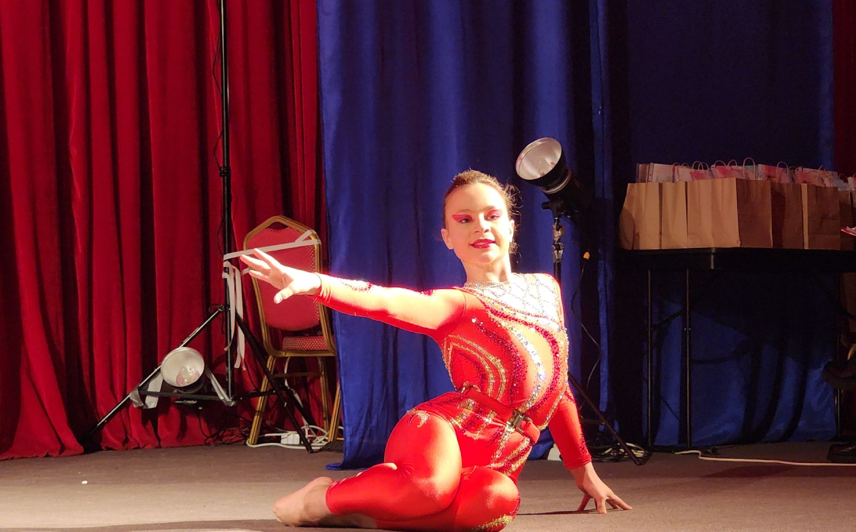 Звенигород, Спорт, День матери, цирковое искусство, воздушная гимнастика, вертикалка, вертикальное видео,