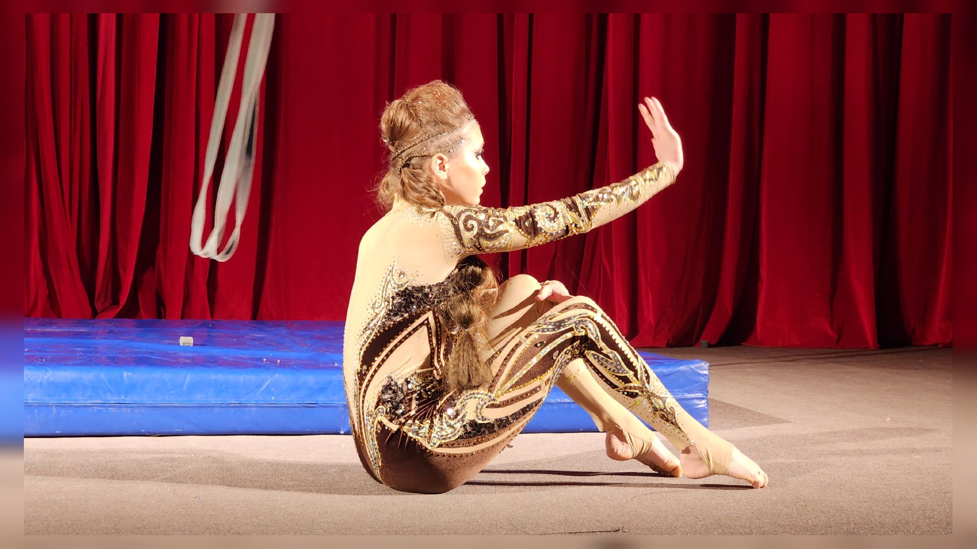 Звенигород, Спорт, День матери, цирковое искусство, воздушная гимнастика, вертикалка, вертикальное видео,