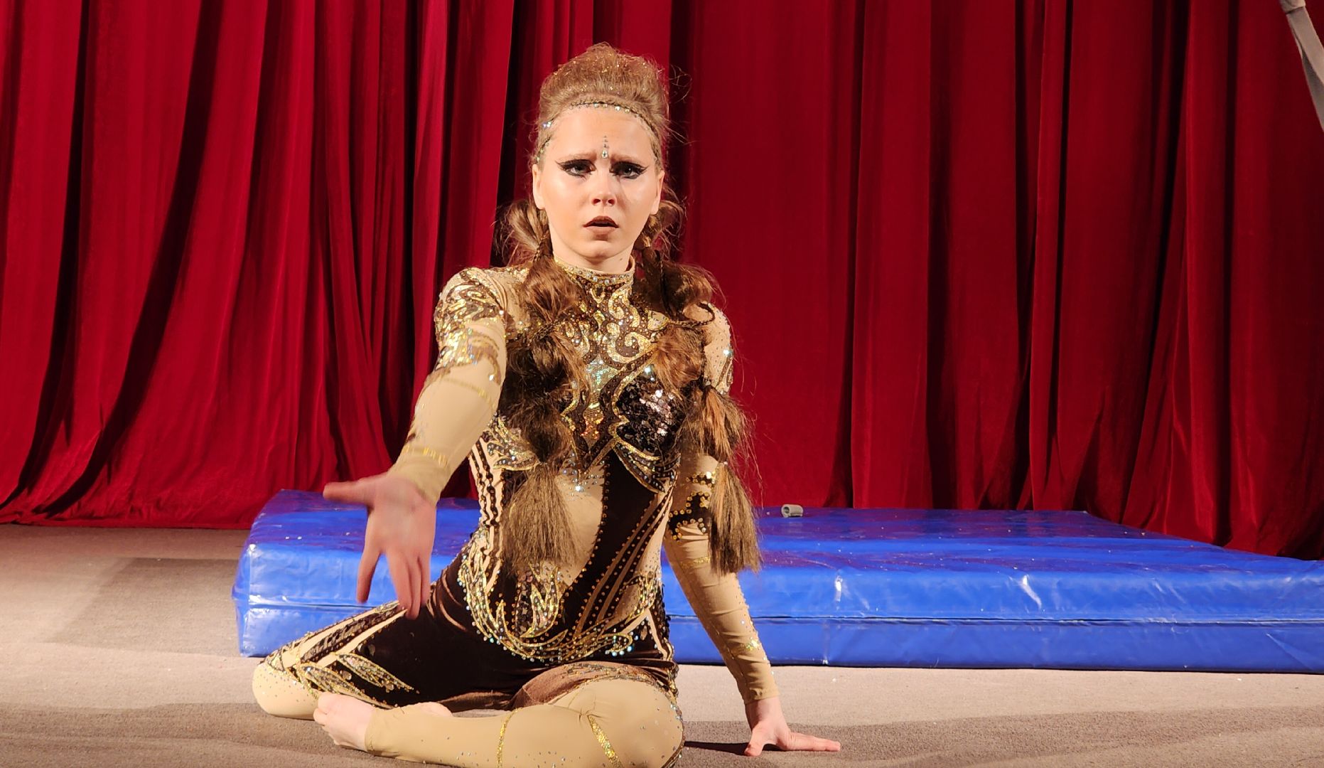 Звенигород, Спорт, День матери, цирковое искусство, воздушная гимнастика, вертикалка, вертикальное видео,