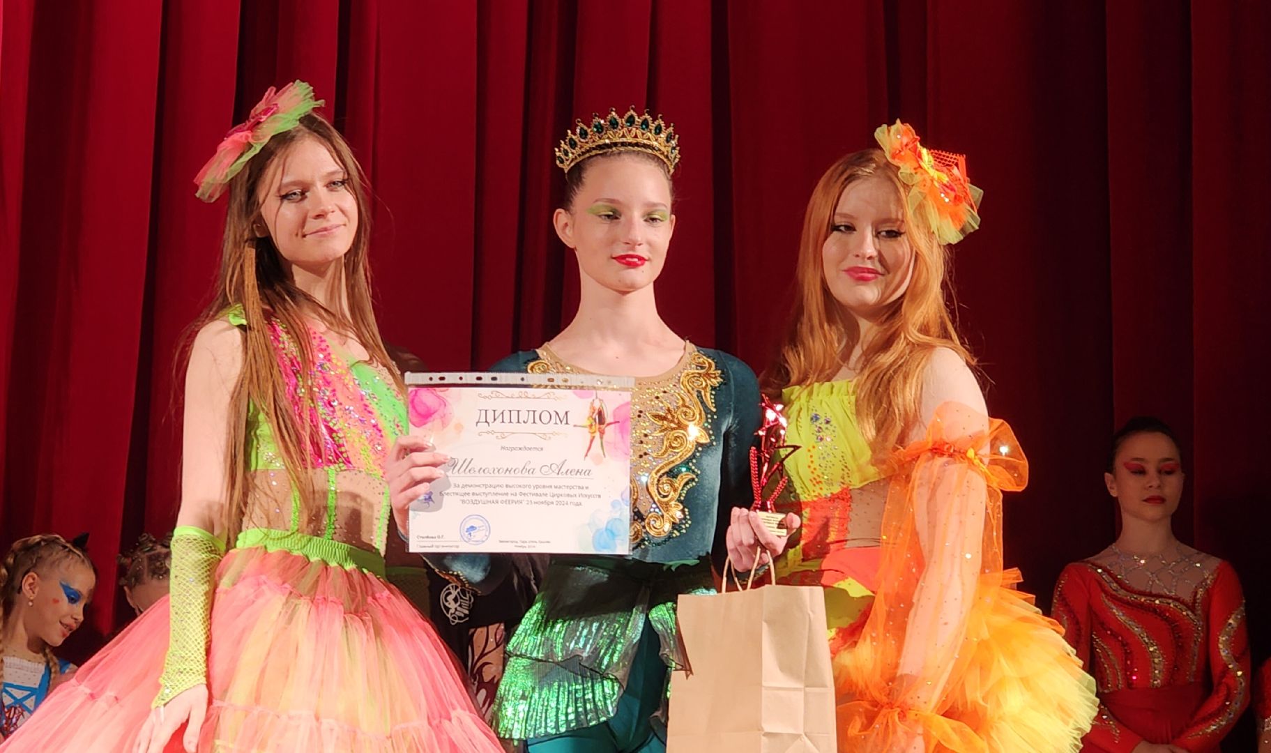 Звенигород, Спорт, День матери, цирковое искусство, воздушная гимнастика, вертикалка, вертикальное видео,