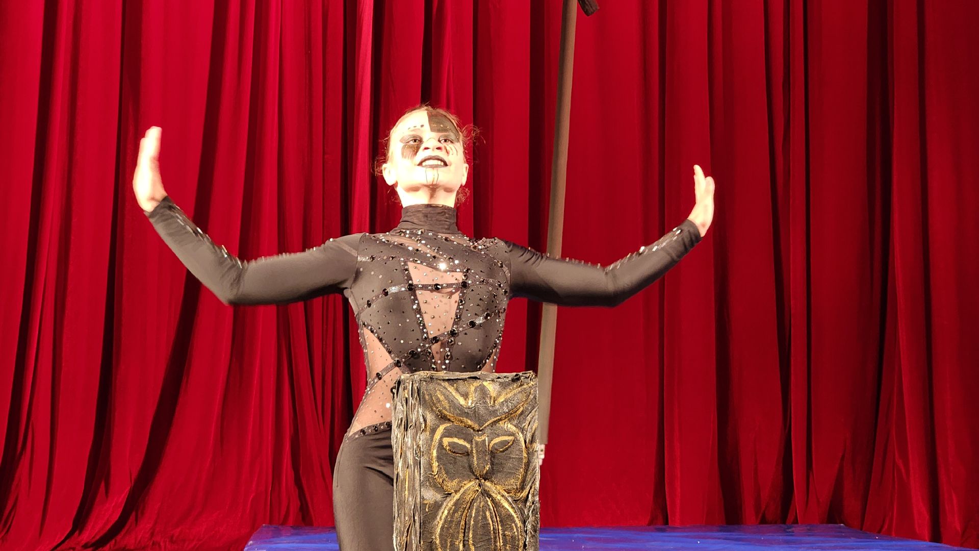 Звенигород, Спорт, День матери, цирковое искусство, воздушная гимнастика, вертикалка, вертикальное видео,