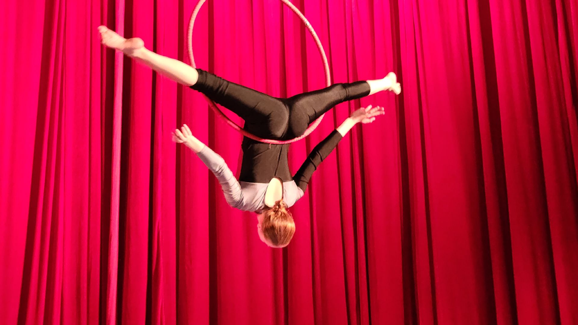 Звенигород, Спорт, День матери, цирковое искусство, воздушная гимнастика, вертикалка, вертикальное видео,