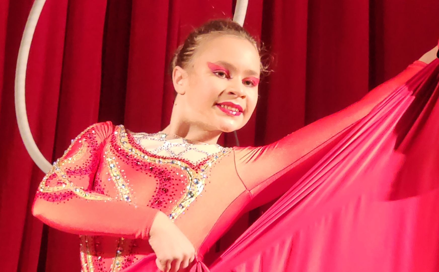 Звенигород, Спорт, День матери, цирковое искусство, воздушная гимнастика, вертикалка, вертикальное видео,