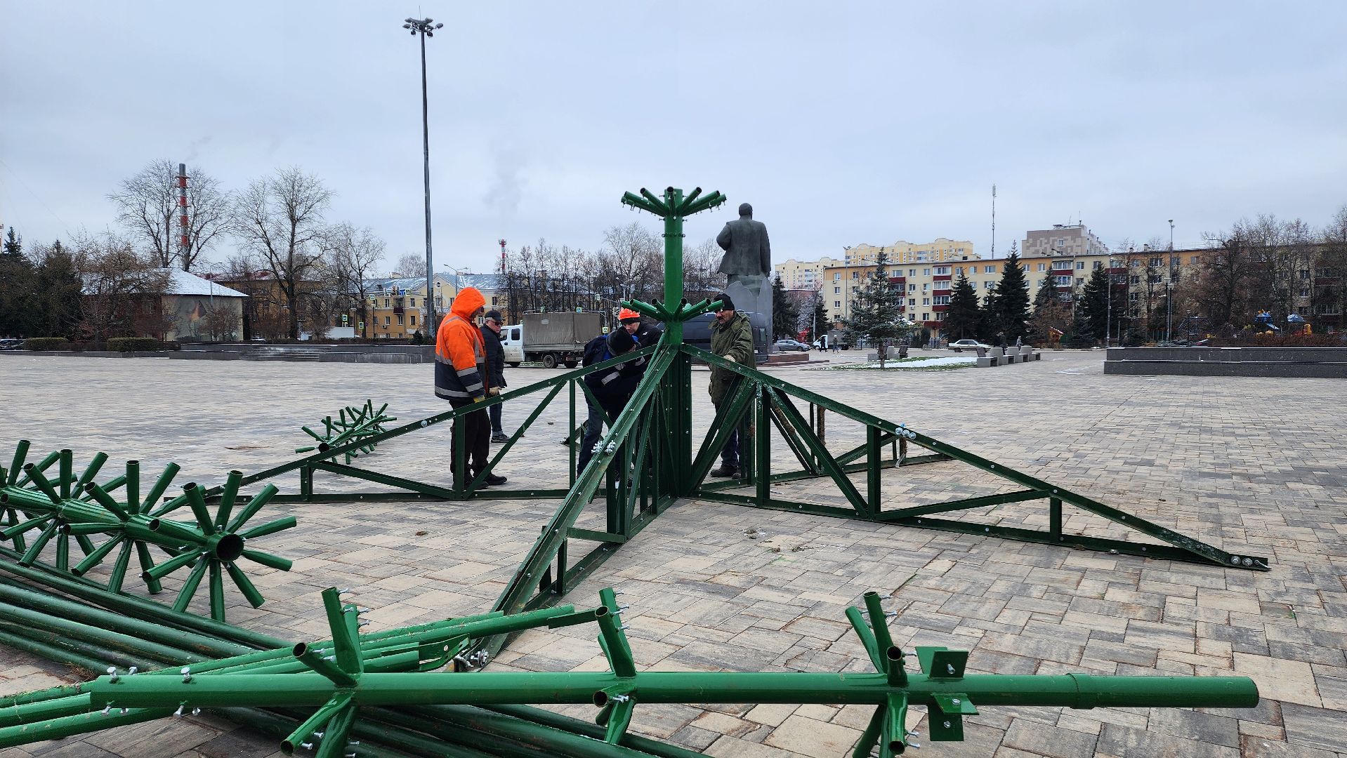 Домодедово, Площадь, площадь победы, Подмосковье, Главная ель, установка елок, новый год, благоуйстройство, центральная площадь, зима в парках, зима в подмосковье, вертикалки,