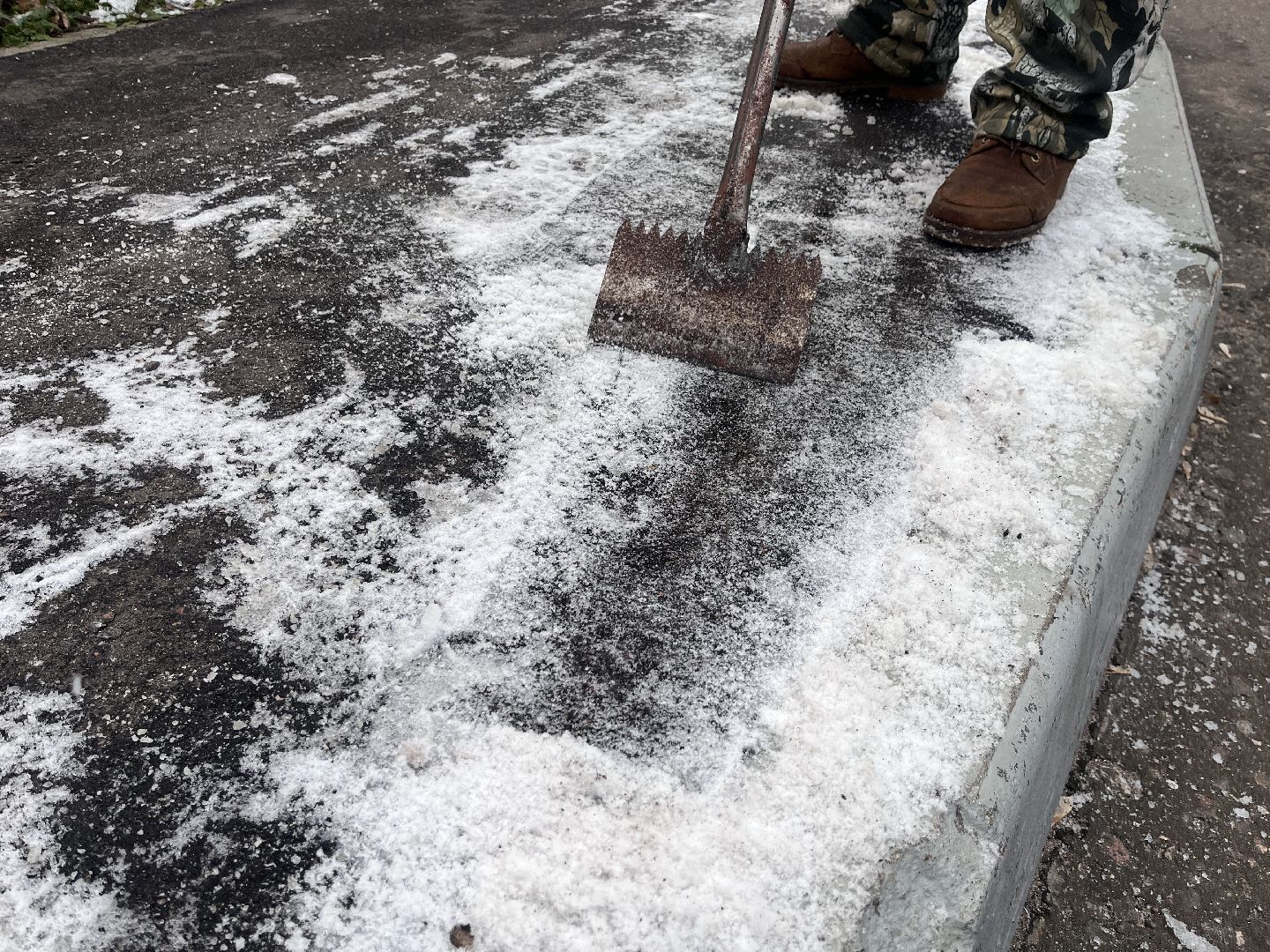 снег, наледь, снег и наледь, уборка, уборка снега, жкх, тротуар, уборка тротуара, уборка тротуаров, вертикалки,