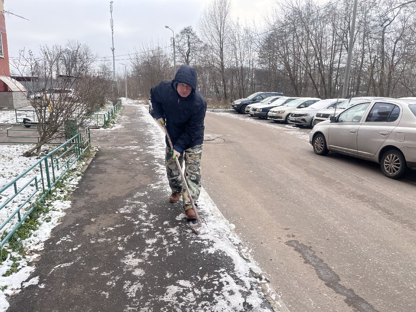 снег, наледь, снег и наледь, уборка, уборка снега, жкх, тротуар, уборка тротуара, уборка тротуаров, вертикалки,