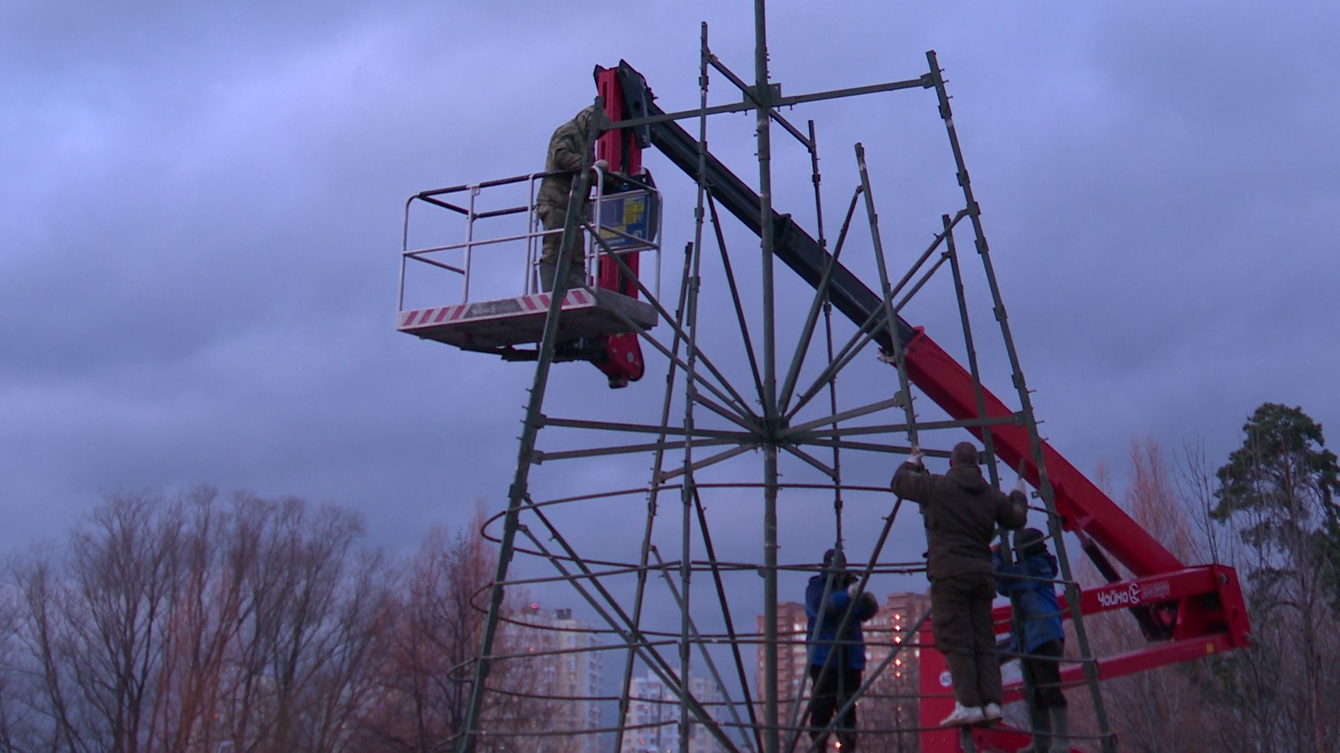 Реутов, вертикалки, символ года, установка елки, елка, пушистая красавица, искусственная ель,