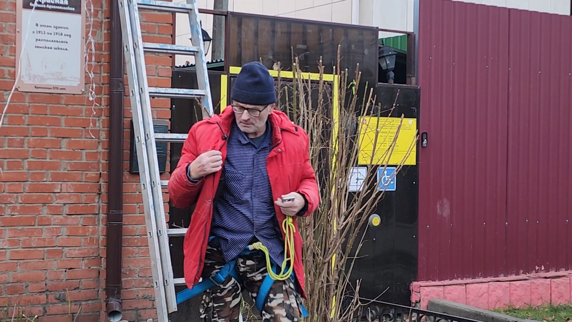 Бронницы, Украшение города к новому году, Горный турист из Бронниц, молодежный центр алиби, Вертикальное видео, Вертикалка,туризм, Горный туризм, Новый год, Алиби молодежный центр, Гирлянда,