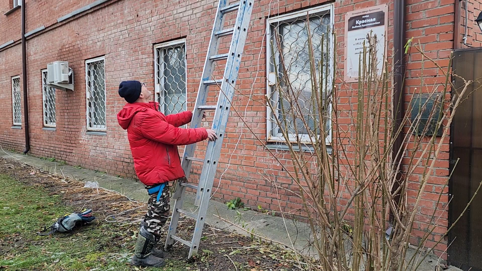 Бронницы, Украшение города к новому году, Горный турист из Бронниц, молодежный центр алиби, Вертикальное видео, Вертикалка,туризм, Горный туризм, Новый год, Алиби молодежный центр, Гирлянда,