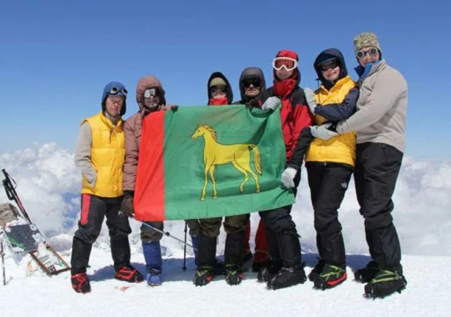 Бронницы, Украшение города к новому году, Горный турист из Бронниц, молодежный центр алиби, Вертикальное видео, Вертикалка,туризм, Горный туризм, Новый год, Алиби молодежный центр, Гирлянда,