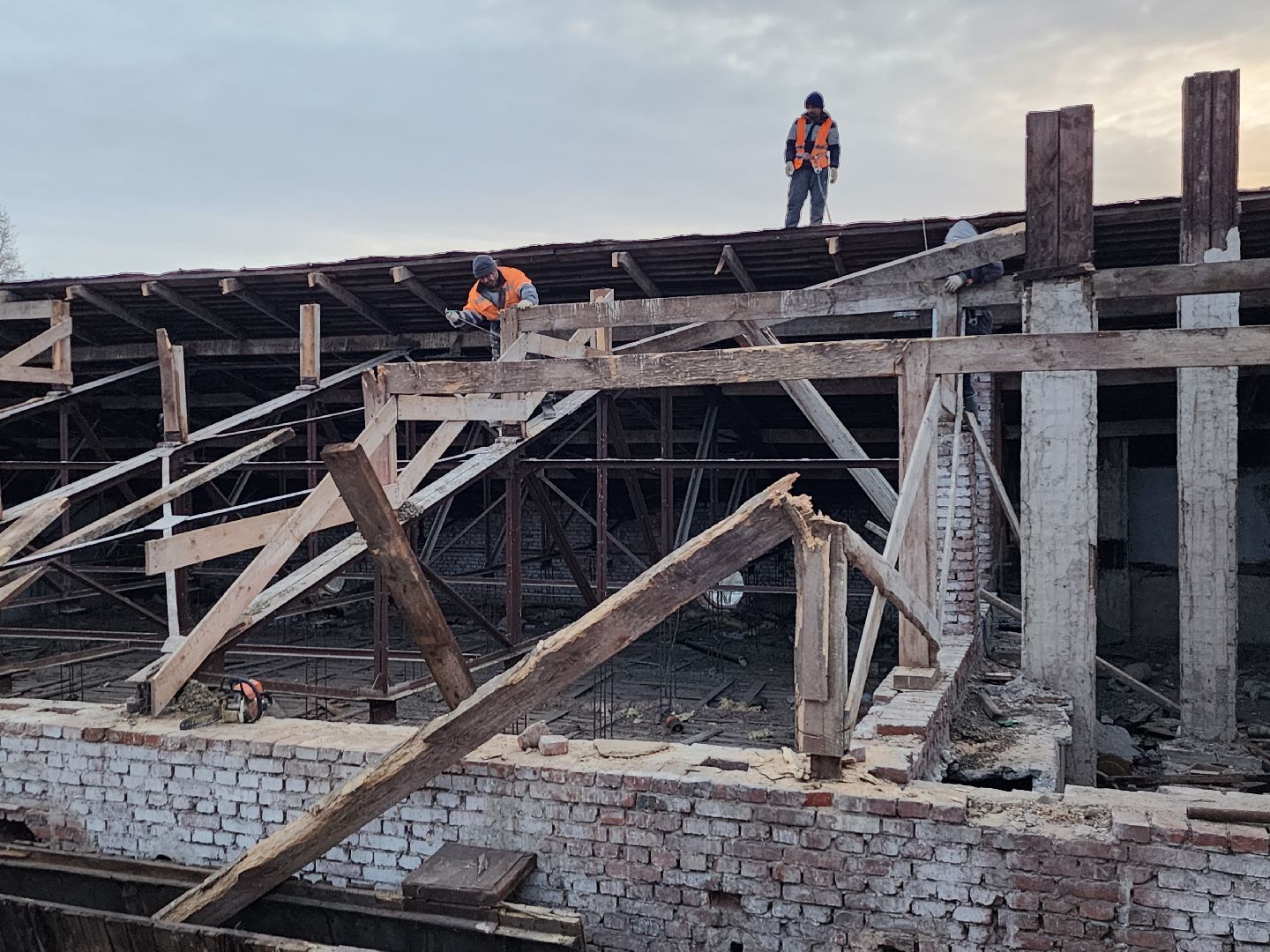 серпухов, фальцевая кровля, замена крыши, дк исток, улица красный текстильщик, ремонт дворца культуры, вертикалки,