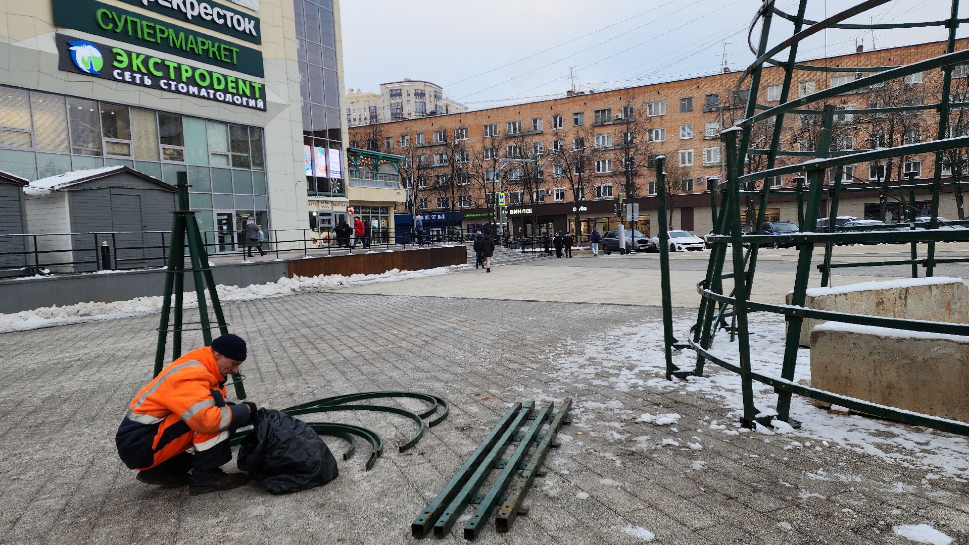 пушкино, новогодняя елка, площадь, монтаж, коммунальная служба, вертикалки, гирлянды, шары,