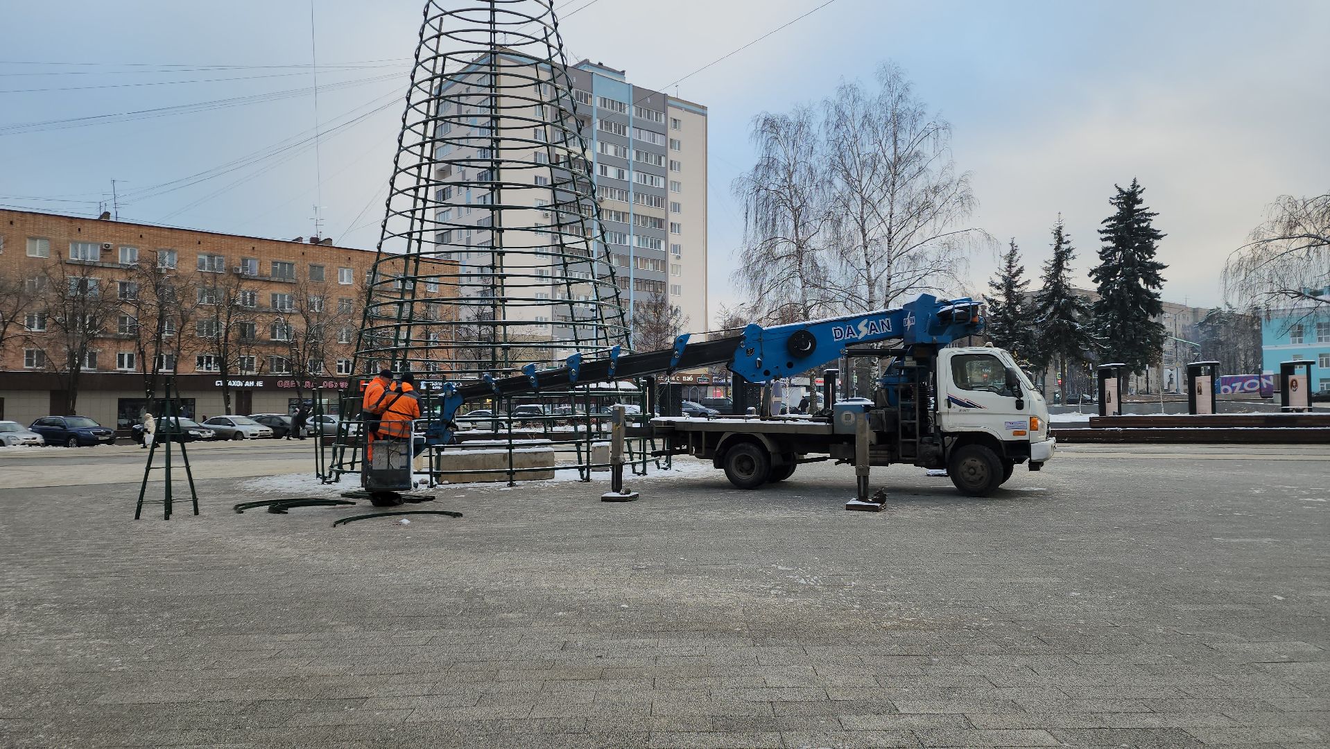 пушкино, новогодняя елка, площадь, монтаж, коммунальная служба, вертикалки, гирлянды, шары,