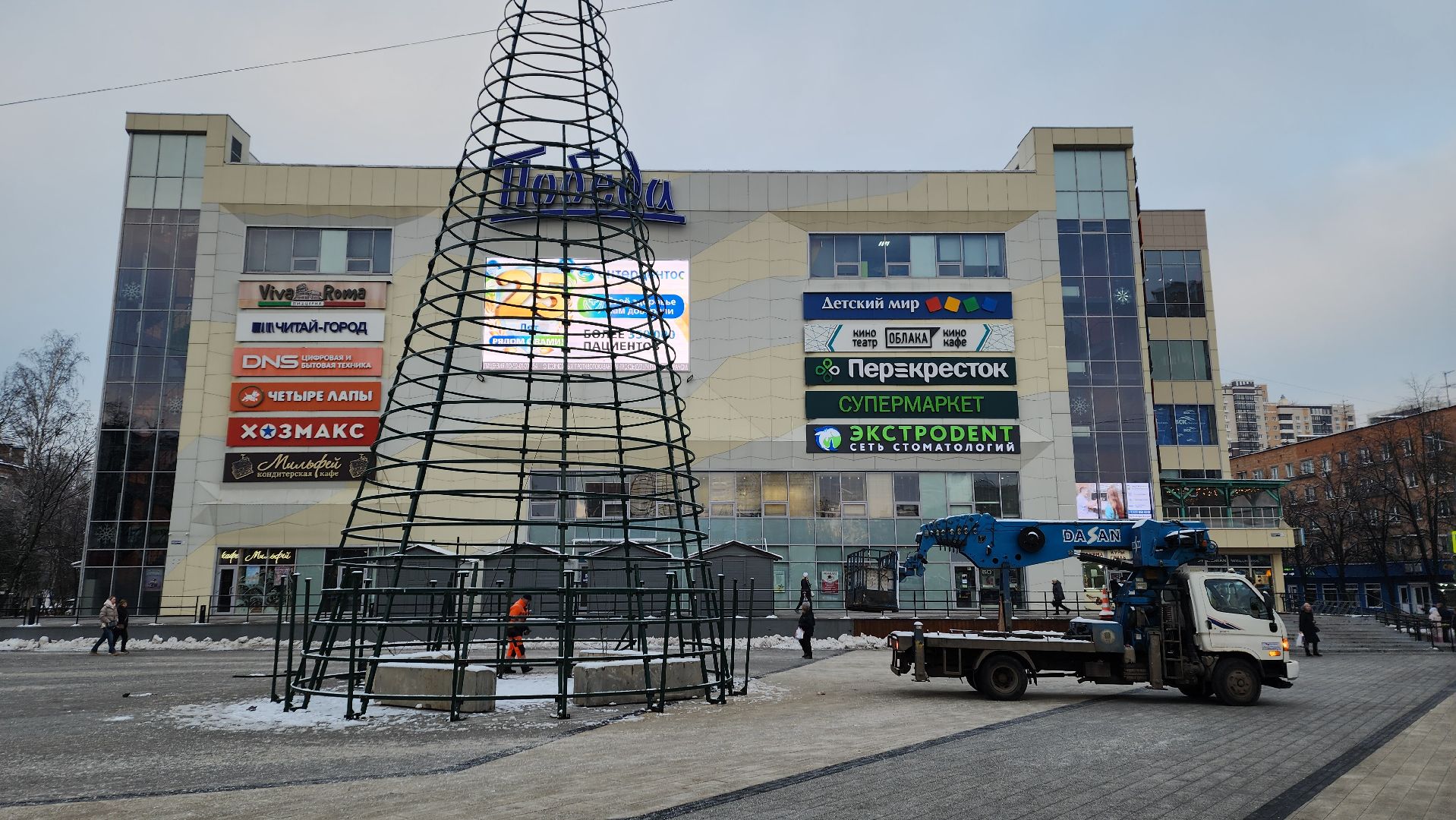 пушкино, новогодняя елка, площадь, монтаж, коммунальная служба, вертикалки, гирлянды, шары,