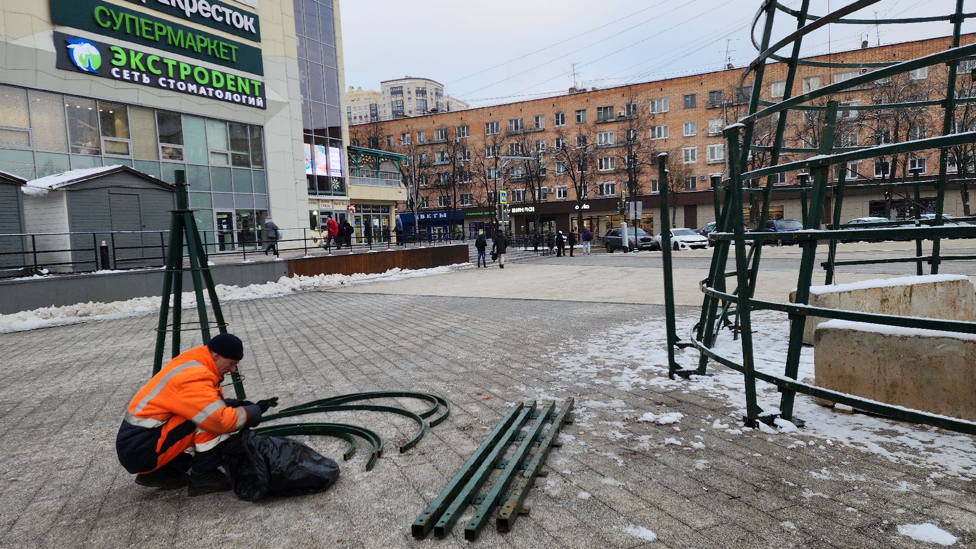 пушкино, новогодняя елка, площадь, монтаж, коммунальная служба, вертикалки, гирлянды, шары,