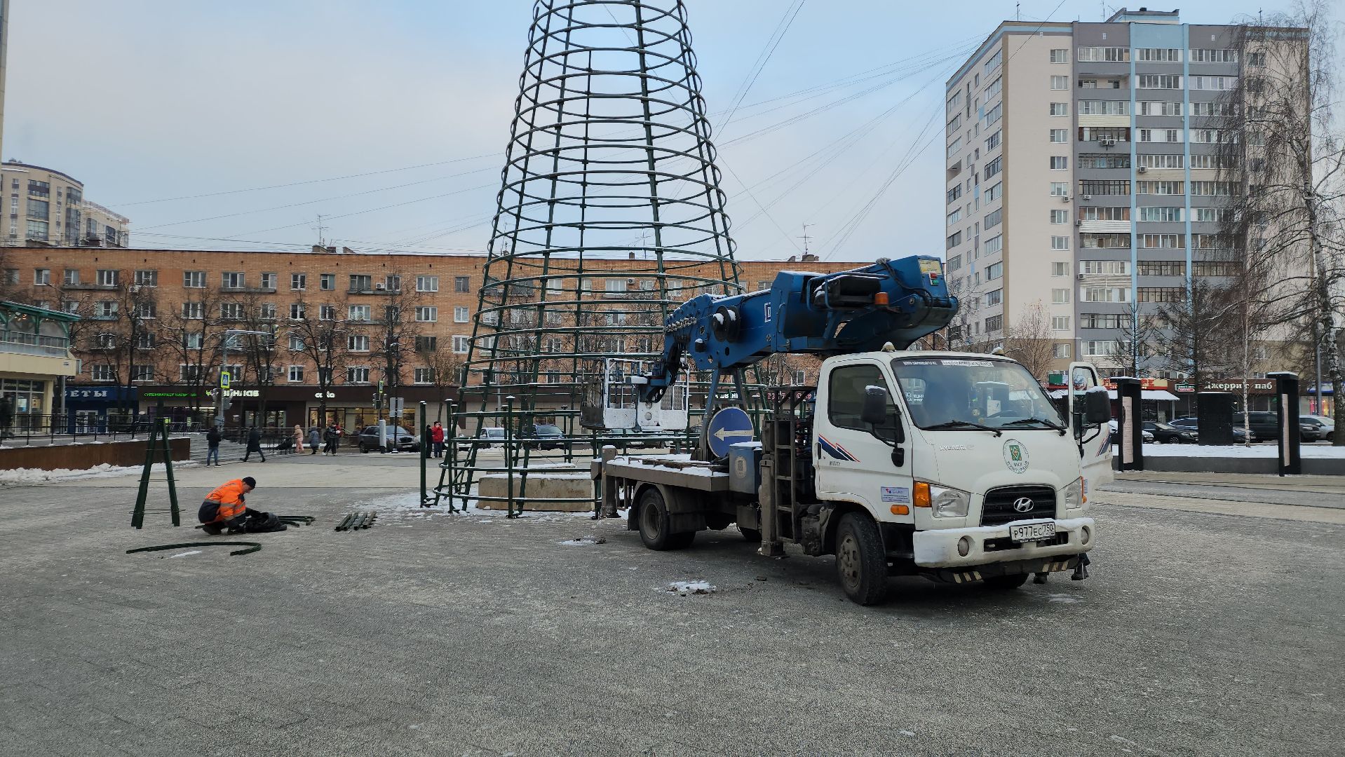 пушкино, новогодняя елка, площадь, монтаж, коммунальная служба, вертикалки, гирлянды, шары,