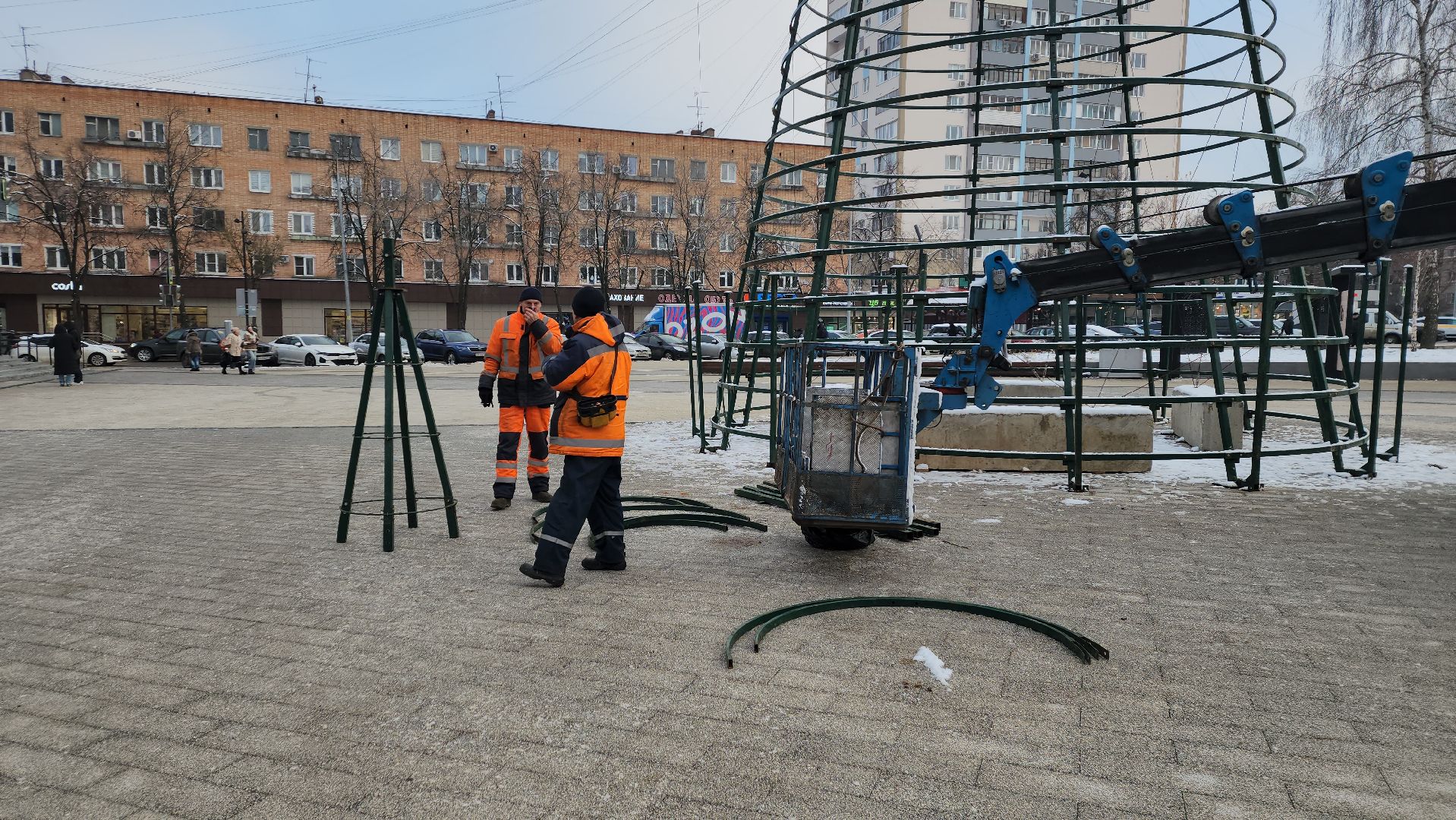 пушкино, новогодняя елка, площадь, монтаж, коммунальная служба, вертикалки, гирлянды, шары,