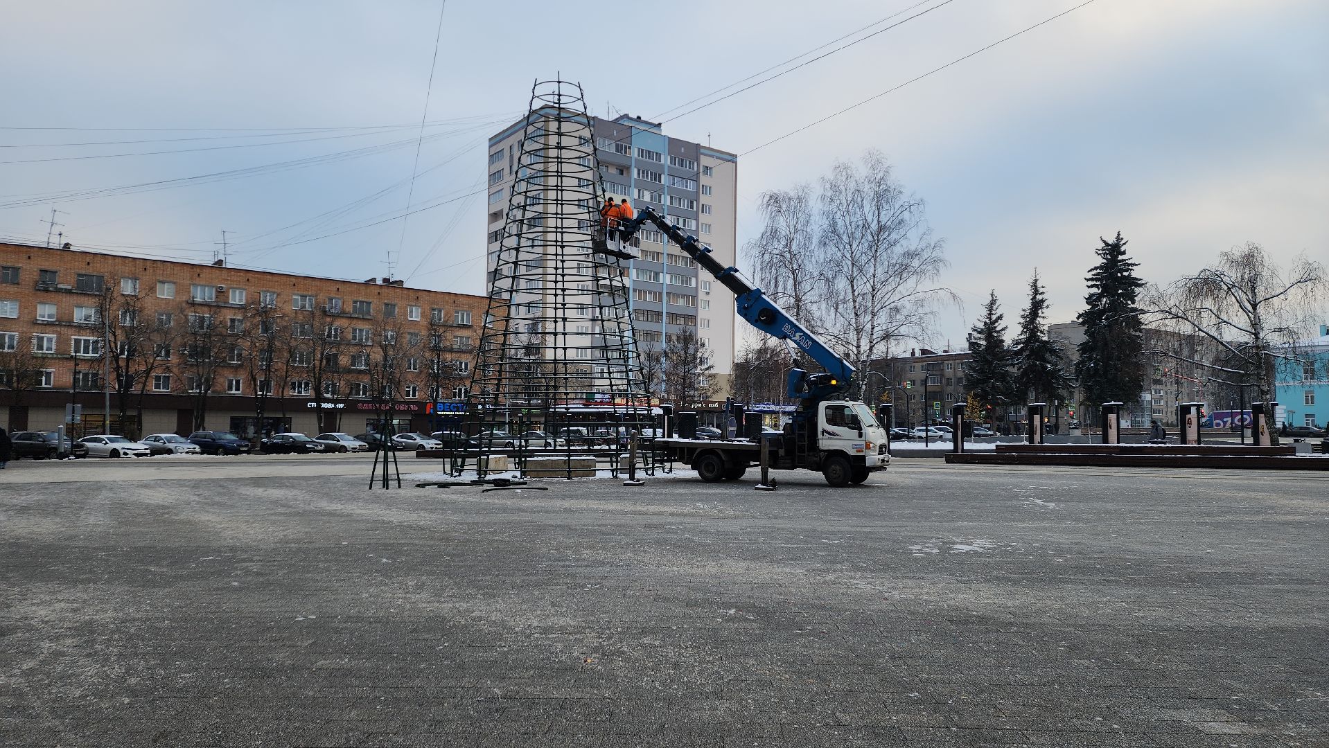 пушкино, новогодняя елка, площадь, монтаж, коммунальная служба, вертикалки, гирлянды, шары,