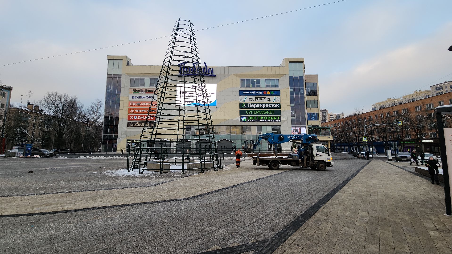 пушкино, новогодняя елка, площадь, монтаж, коммунальная служба, вертикалки, гирлянды, шары,