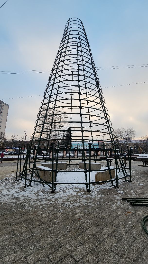 пушкино, новогодняя елка, площадь, монтаж, коммунальная служба, вертикалки, гирлянды, шары,