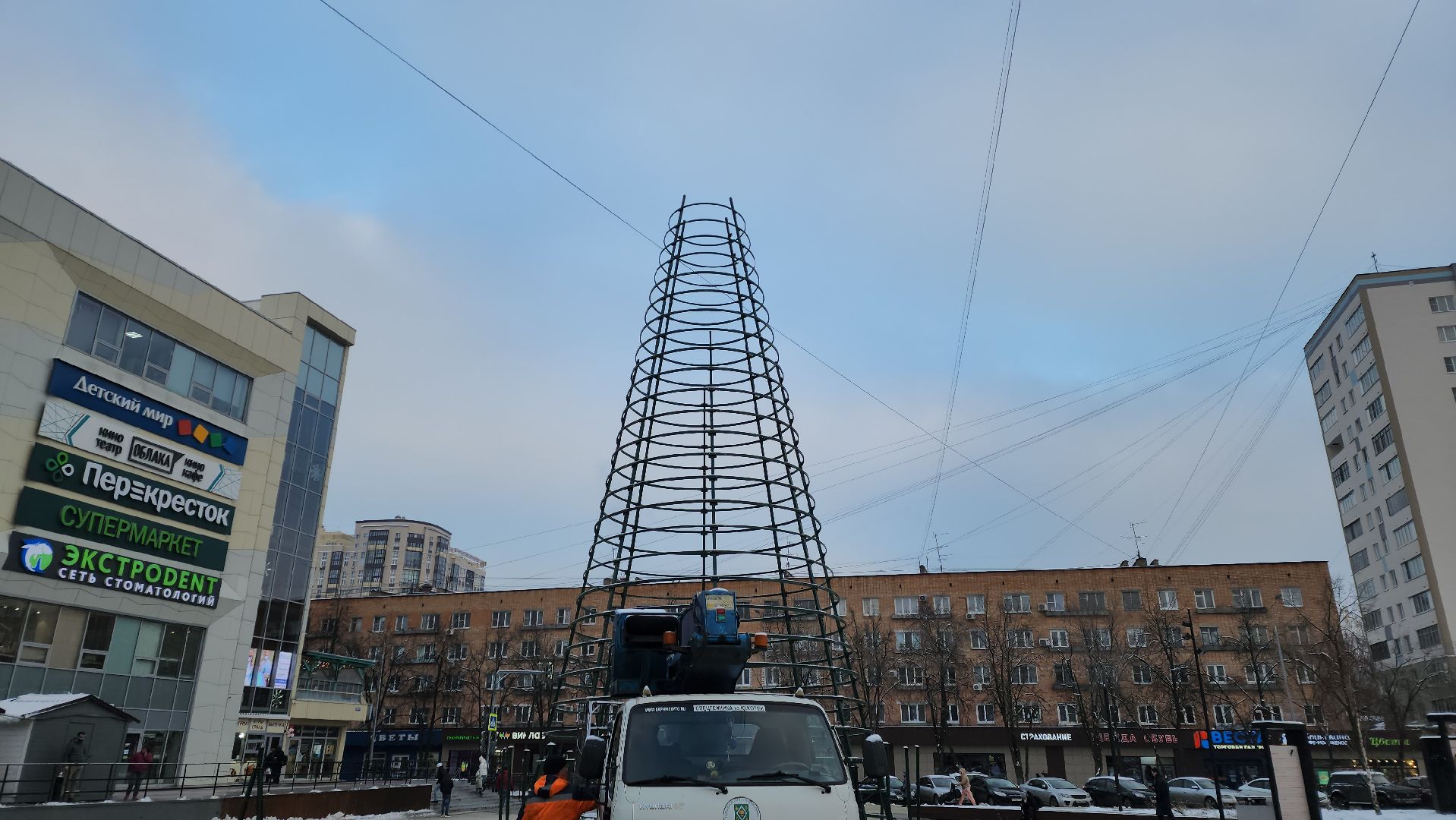 пушкино, новогодняя елка, площадь, монтаж, коммунальная служба, вертикалки, гирлянды, шары,