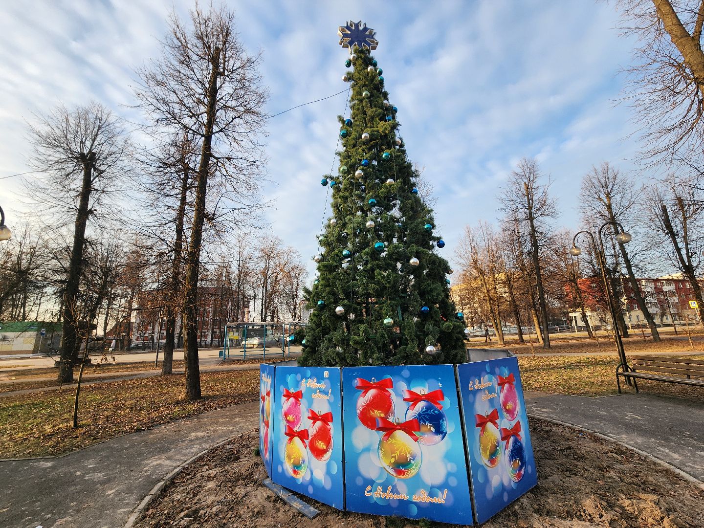 серпухов, екатерининский сквер, микрорайон владычная слобода, новогодняя елка, комбинат благоустройства, вертикалки,