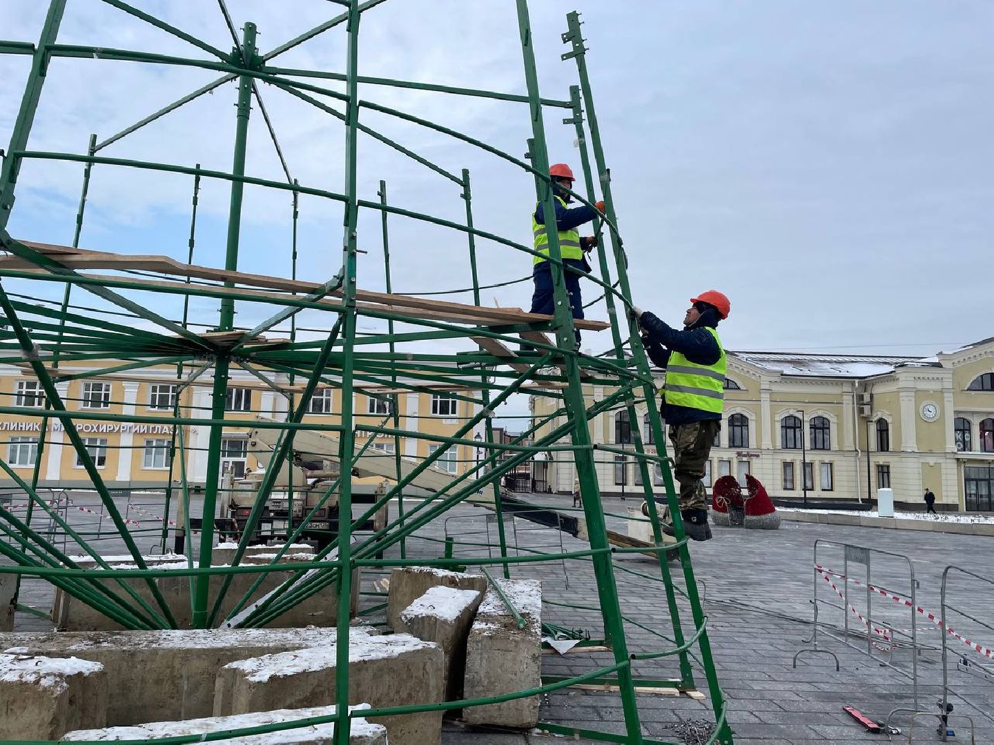 дмитров, советская площадь, новый год, вертикалки,