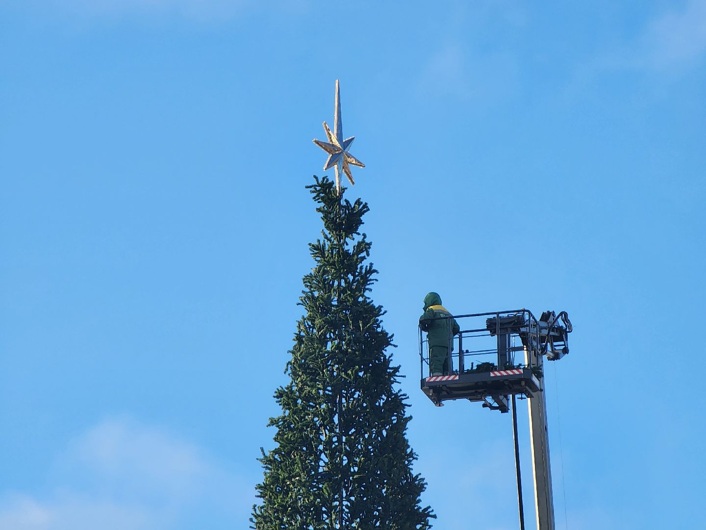 коломна, подготовка к новому году, новогодняя елка, украшение города к новому году,