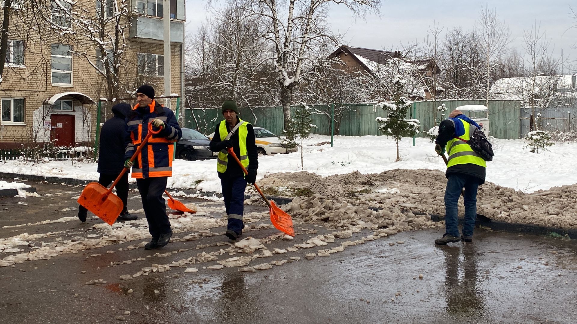 реагенты, уборка дорог, Снег, наледь, бригада рабочих, уборка дворов, вертикалки,