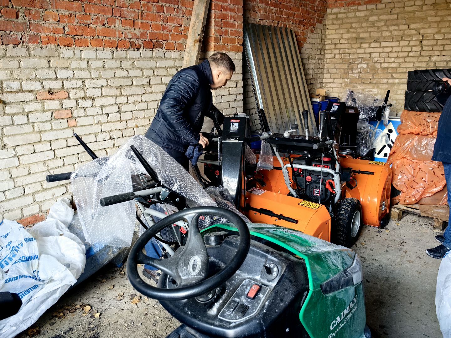 Снегоуборщики, техника, автопарк, песок, соль, дороги, вертикалки,